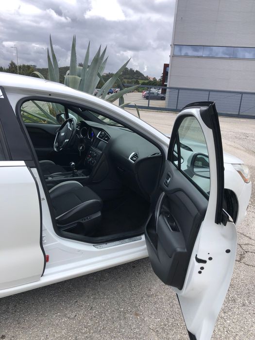 Citroen DS4 1.6Hdi cheio de estilo!