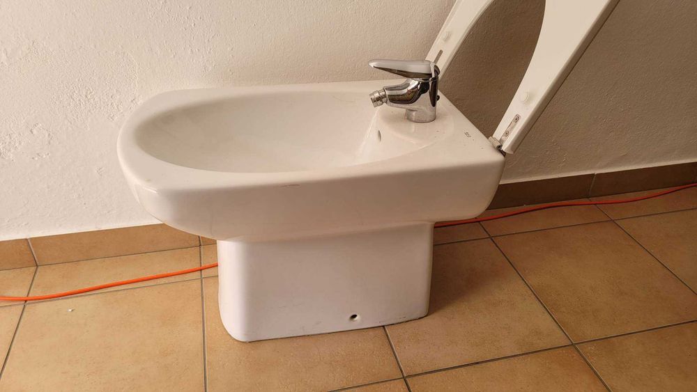 Bidé Roca com tampa e torneira