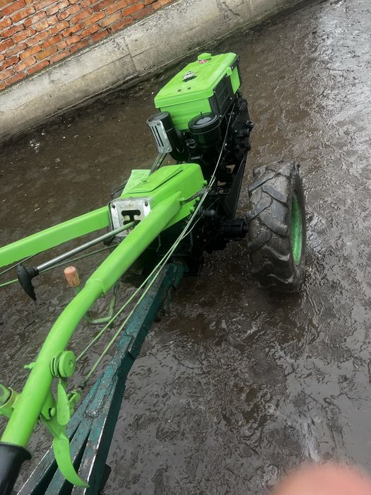 Продам мотоблок зубер 8 сил