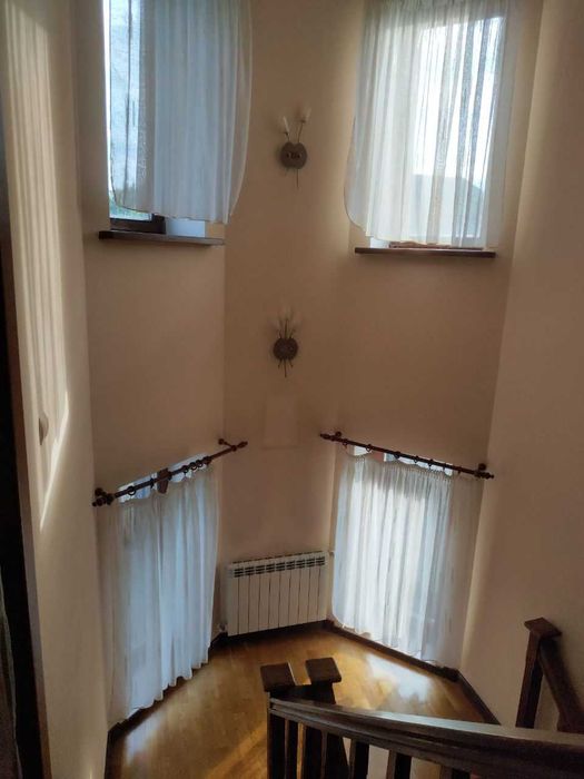 Продається сучасний двоповерховий будинок в селі Станишівка