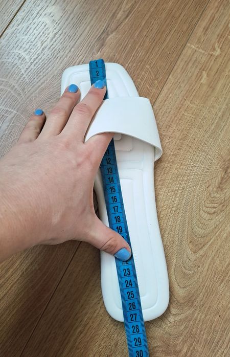 Жіночі білі шльопанці