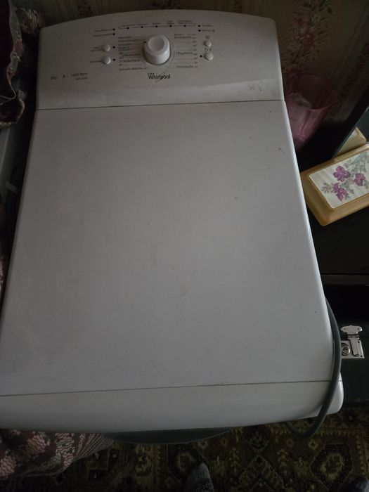 Продаю пральну машину Whirlpool