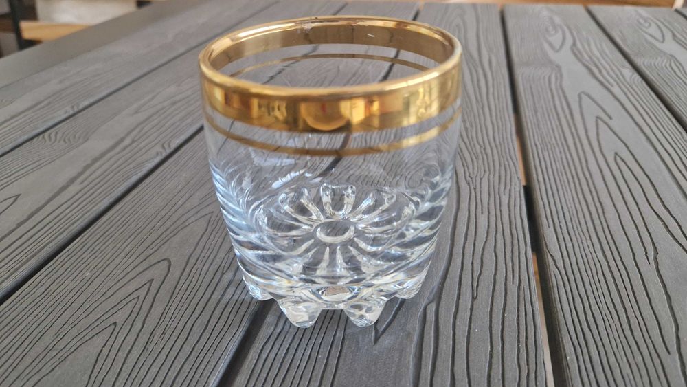 Copo de vidro vintage com risca dourada
