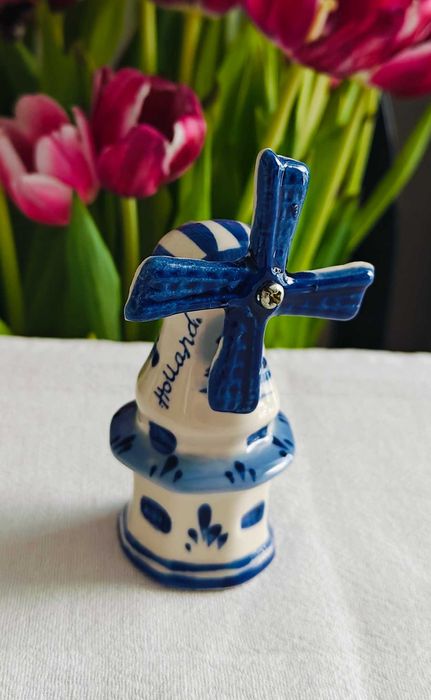Holenderski miniaturowy wiatrak porcelanowy
