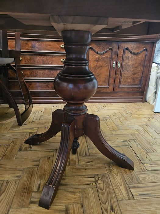 Vendo mesa de jantar e cadeiras