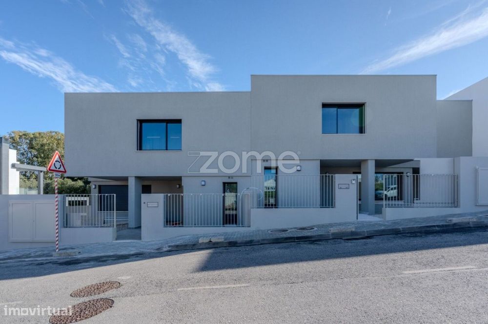 Moradia T3 c/garagem e piscina aquecida, a 15 mins de Lisboa / Cascais