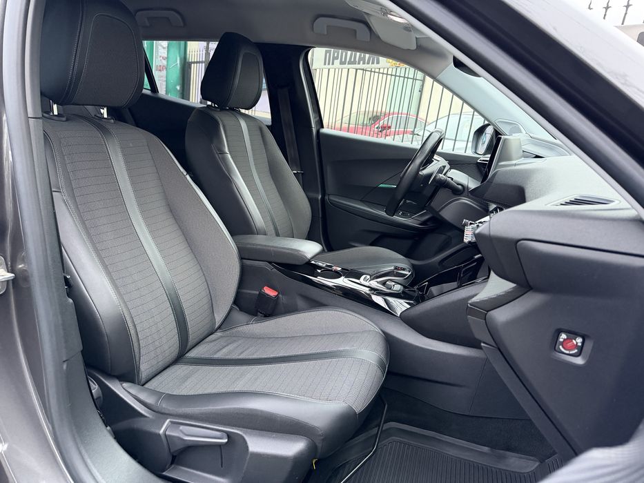 PEUGEOT 2008.               .