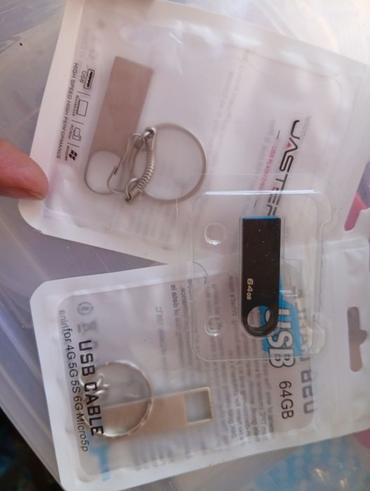 Pen' drivers novas na embalagem