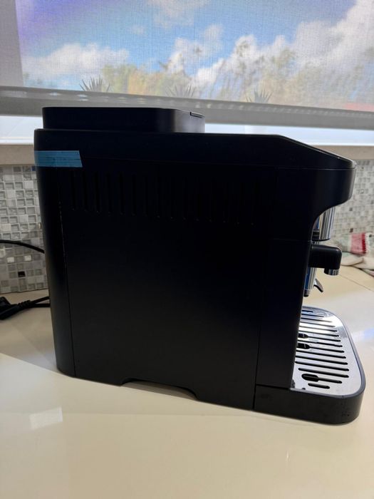 Máquina Café Delonghi Magnifica EVO