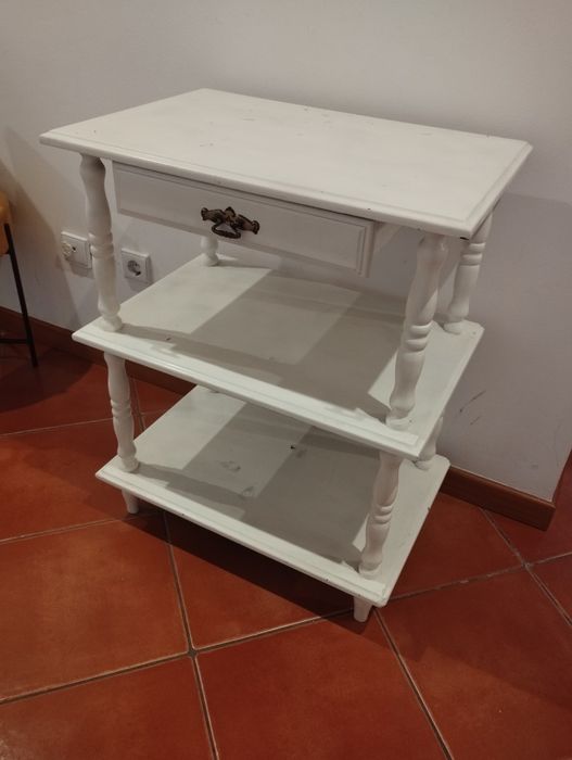 Móvel de Madeira Branco