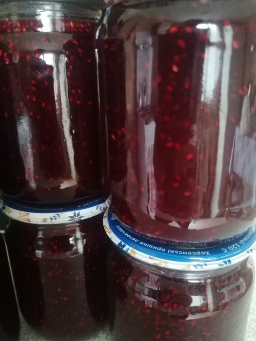 Консервація Малинове варення аджика огірки