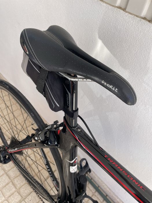 Bicicleta de Ciclismo Fuji em Carbono