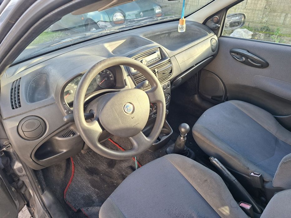 Fiat Punto 1200 cinza 5 portas 2003