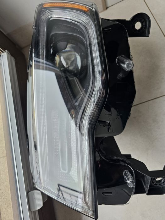 Lampa xenon Jeep Grand Cherokee WK2  USA