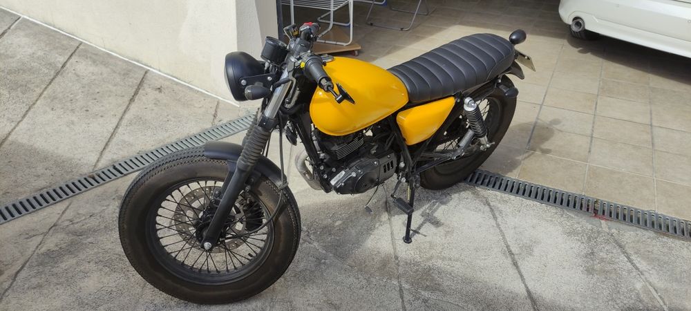 Mash Seventy Five 125cc, de 2022, como nova