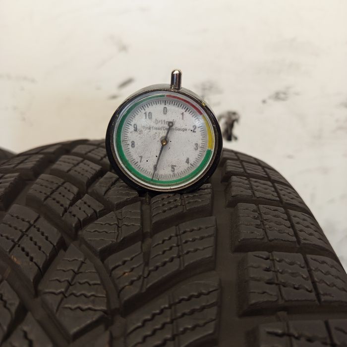 235/65R17 Goodyear UltraGrip