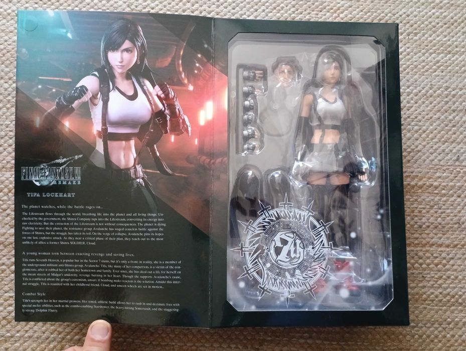 Tifa Lockhart Play Arts Kai – Final Fantasy VII Remake (Original Square Enix)