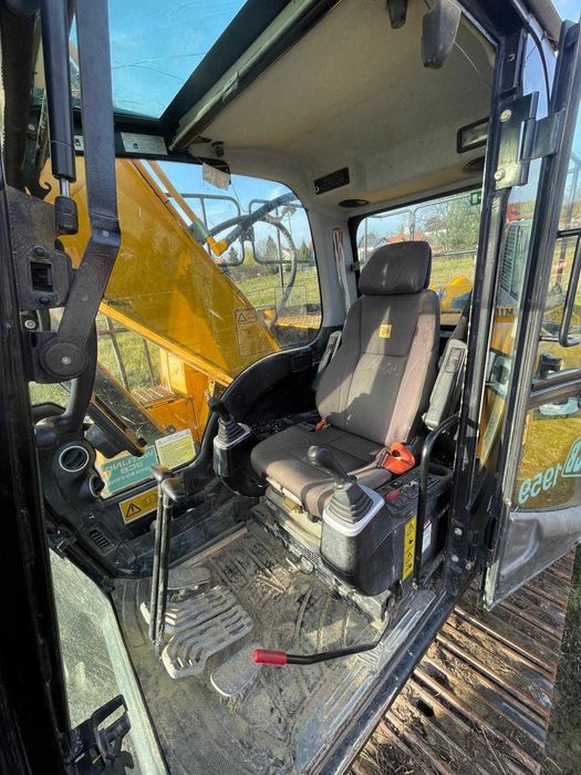 Екскаватор JCB JS220LC