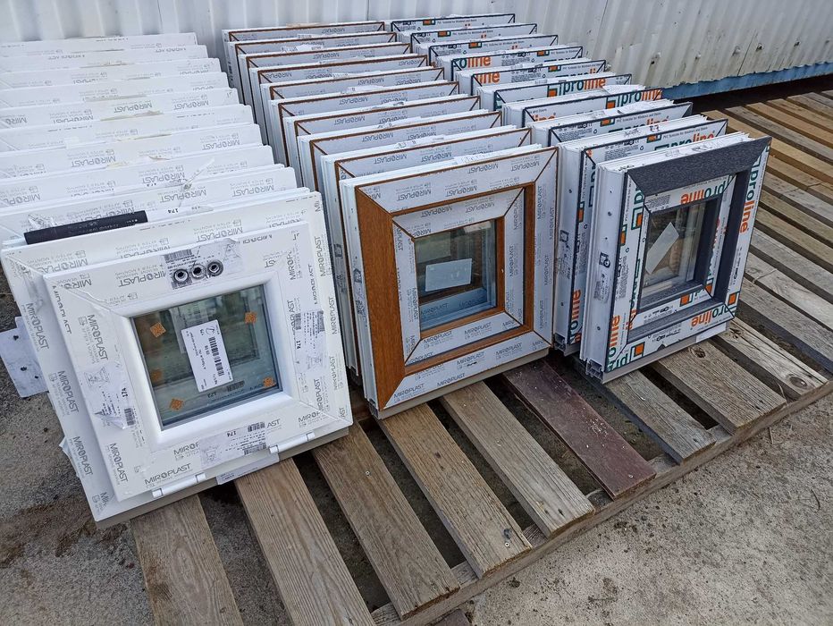 Okno pcv 40/40 uchyl antracyt