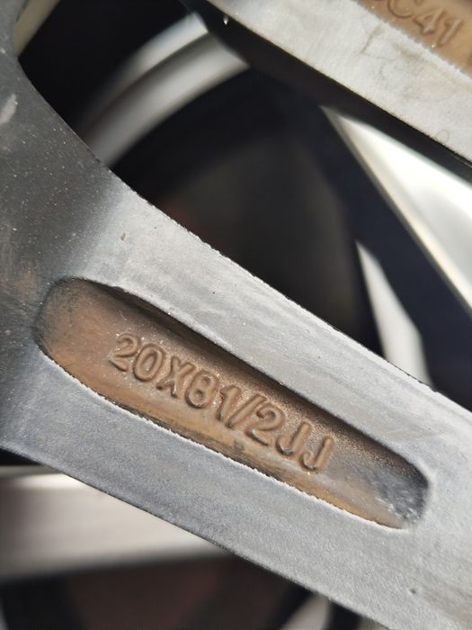 Продам 2 комплекта диски+резина R 18 R20