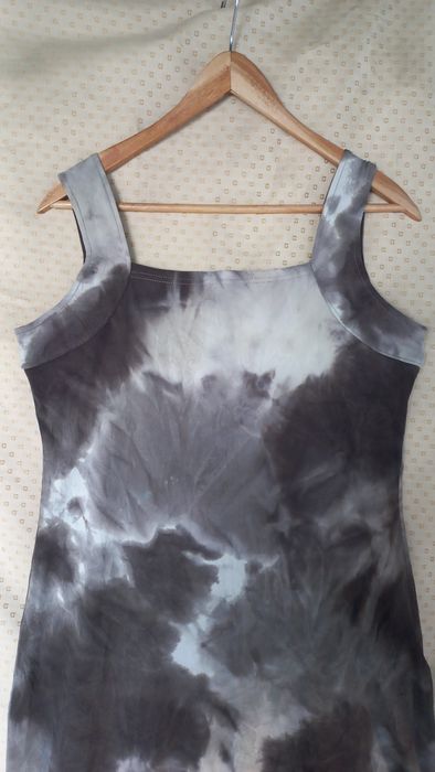 Vestido alças em tons de castanho e elasticidade