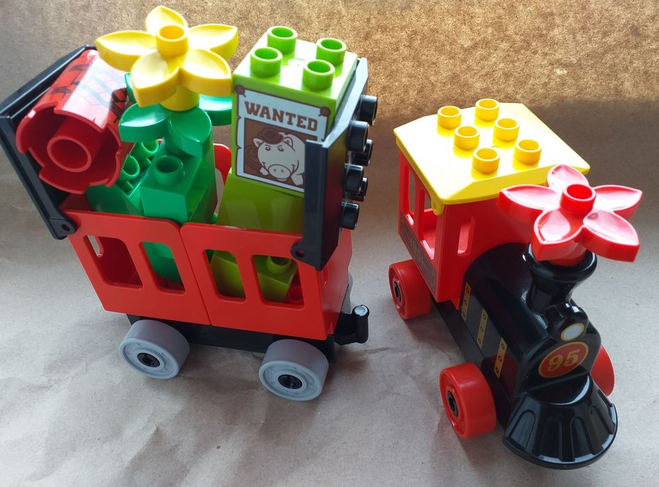 Паровоз, поезда игрушки Lego duplo