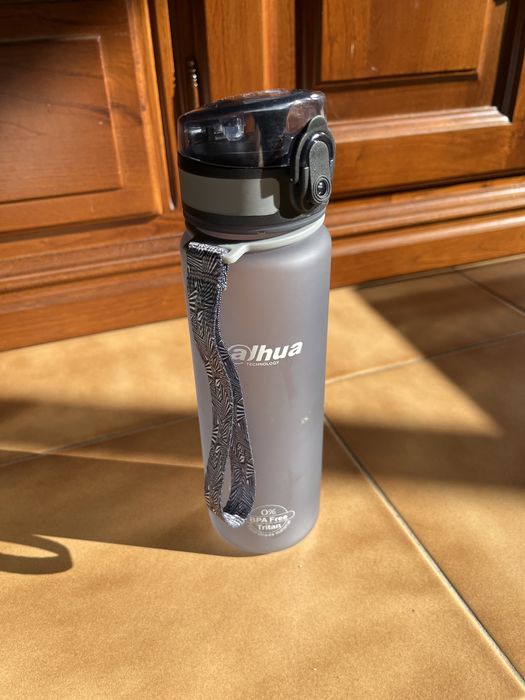 Garrafa de agua reutilizável