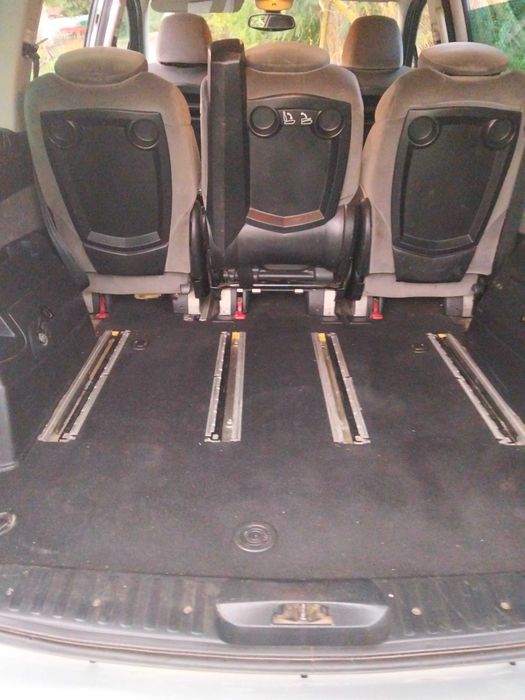 Автомобіль Пежо 807