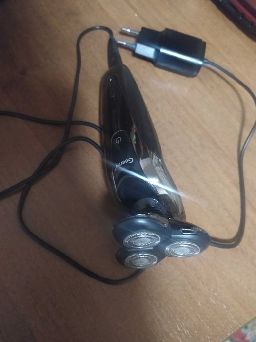 Продам електо-бритву Geemy