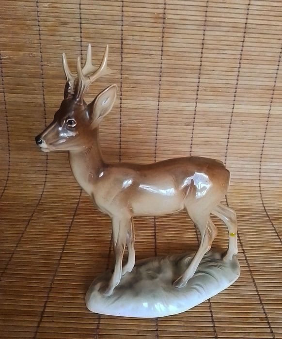 Фарфоровая статуэтка "Олень"