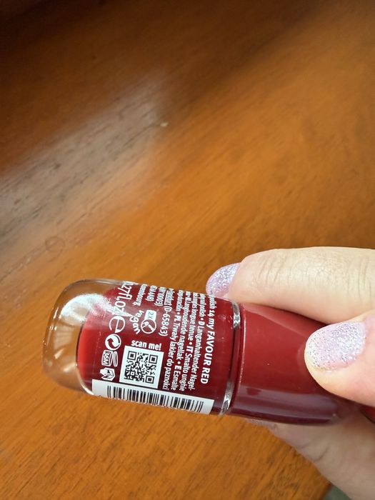 Essence dwa nowe klasycxne lakiery do paznokci