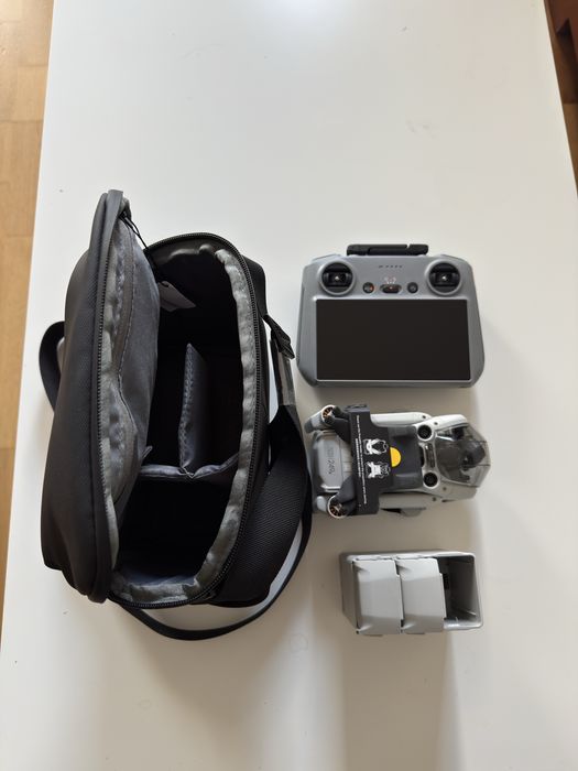 Dron DJI Mini 4 Pro Fly More Combo (RC 2)