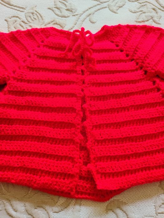 Casacos de malha feitos à mão para bebé