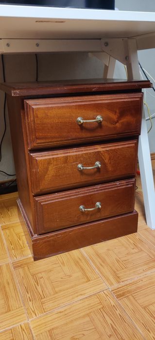 Cama de solteiro + mesas de cabeceira