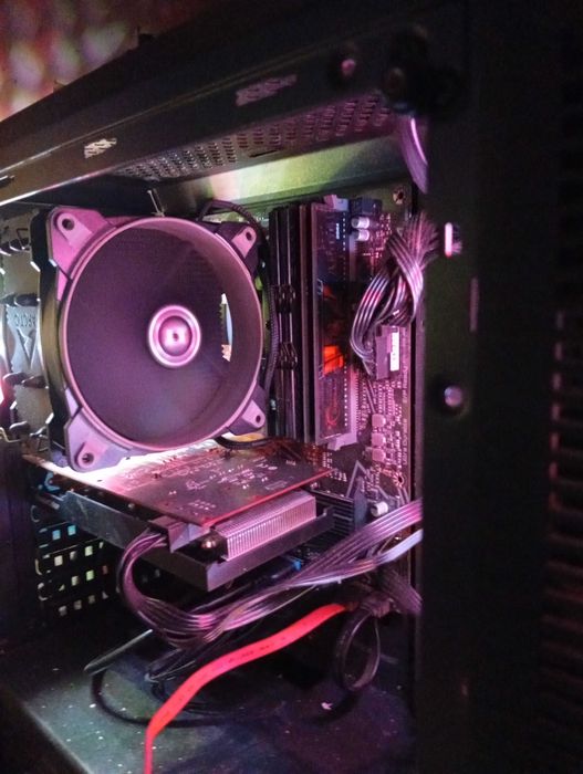 PC gaming potente com processador Ryzen 7 5700X