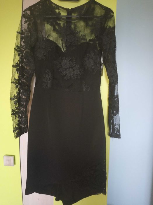 Czarna elegancka sukienka z koronką 34