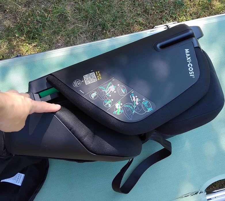 fotelik samochodowy Maxi Cosi Nomad Plus  i-Size przenośny w torbie podróżnej