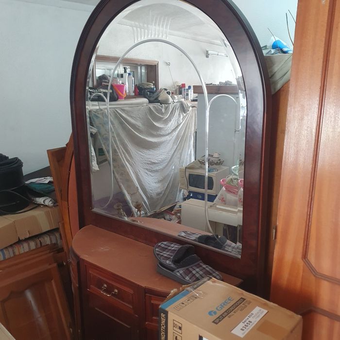 Duas camas e moveis para desocupar a bom preço