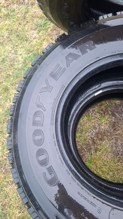 Opony  rozmiar  10.5    17.5 good year