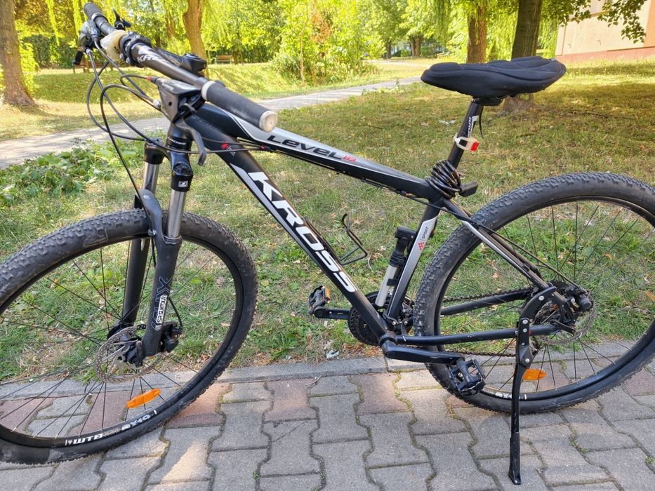 "Sprzedam świetny rower górski! Idealny do lasu i na miasto!"]
