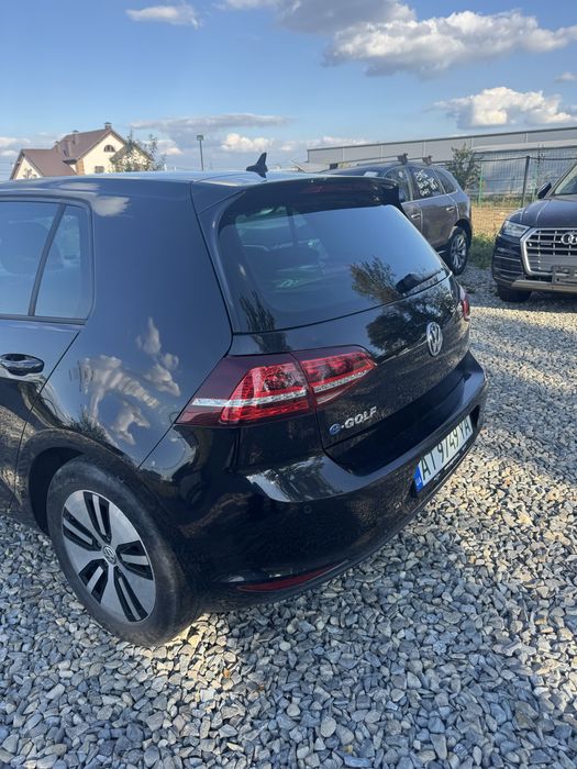 Продам хороший автомобіль е-Golf