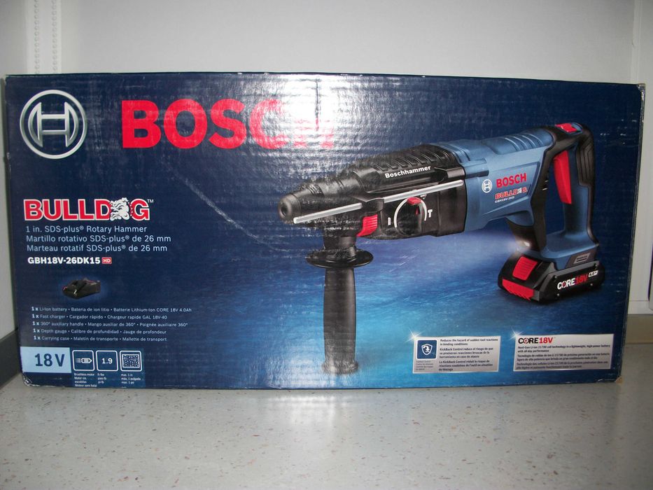Бесщеточный аккумуляторный перфоратор Bosch GBH18V-26DK15 комплект