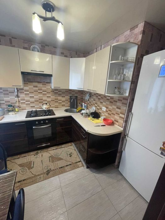 Продается 2-комнатная квартира.