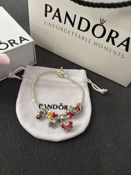 Pulseiras Pandorq varios berloques.