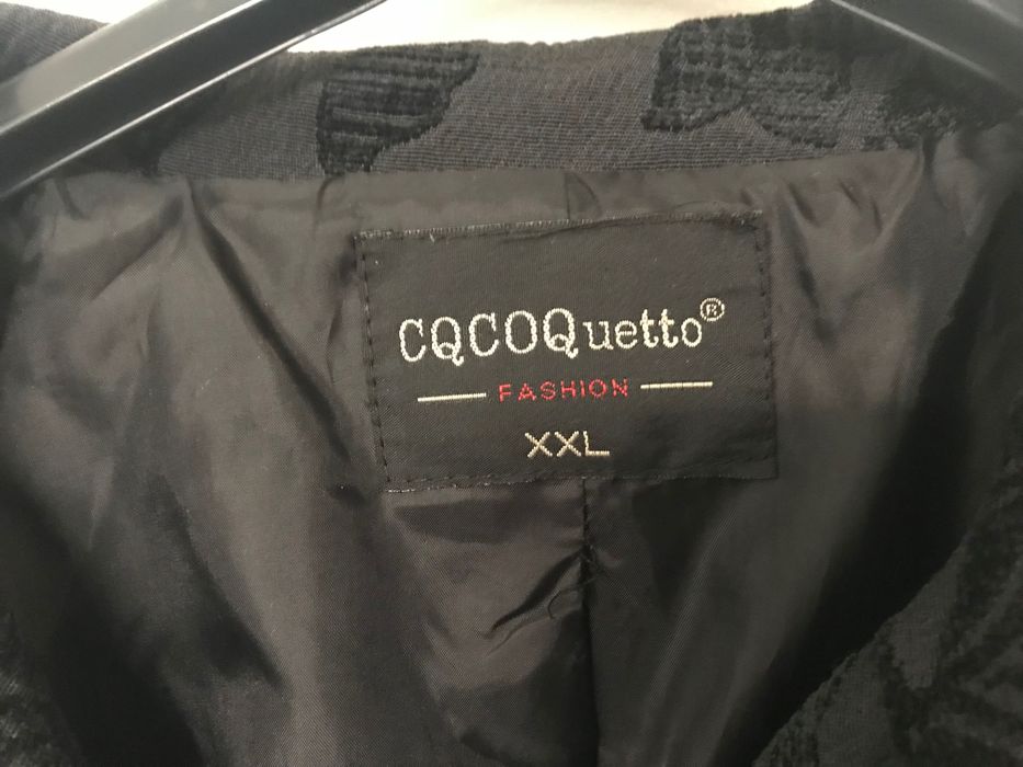 Casaco Preto com Flores em relevo XL