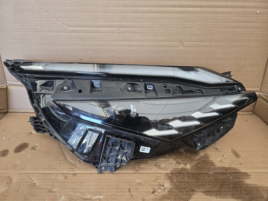 Lampa Przednia Prawa Nissan Qashqai J12 III  2024 Full Led Uszkodzona