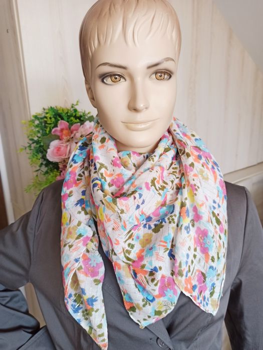 Sg Apaszka chusta motyw kwiatowy kolorowa apaszka chusta