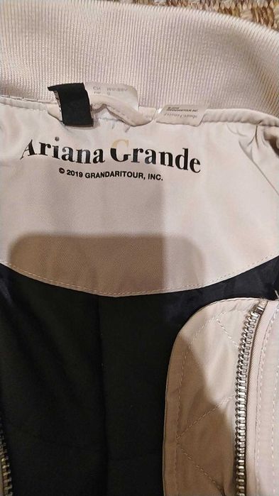 Kurtka bomberka Ariana Grande
