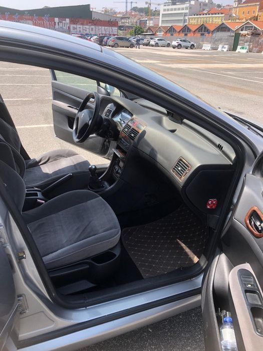 Peugot 307  1.4 - Gasolina 2004