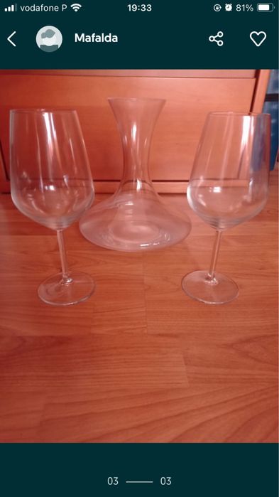 Decanter e copos de vinho